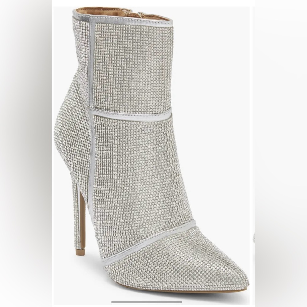 New in Box Wild Diva Lounge boots Size 7 stunning silver‎ embellished booties